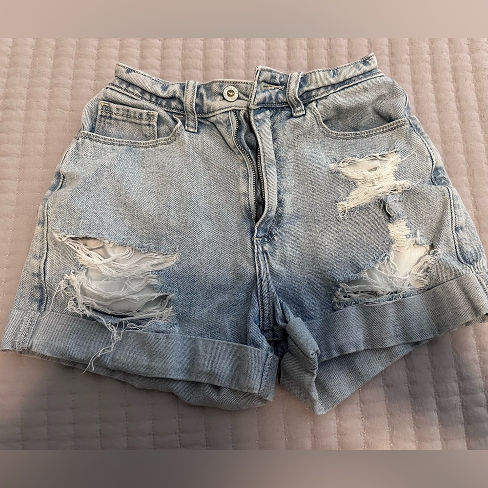 Hollister Curvy Ultra High-Rise Mom Shorts
